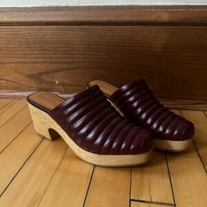 Beklina Ribbed Clog, burgundy, size 8.5